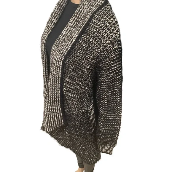 Beautiful Knit Cardigan 🍁 - Picture 4 of 11